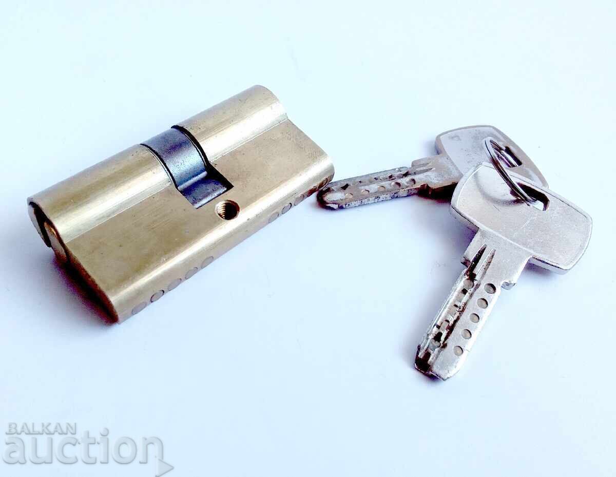 Auction  Door handle, brass, 2 keys