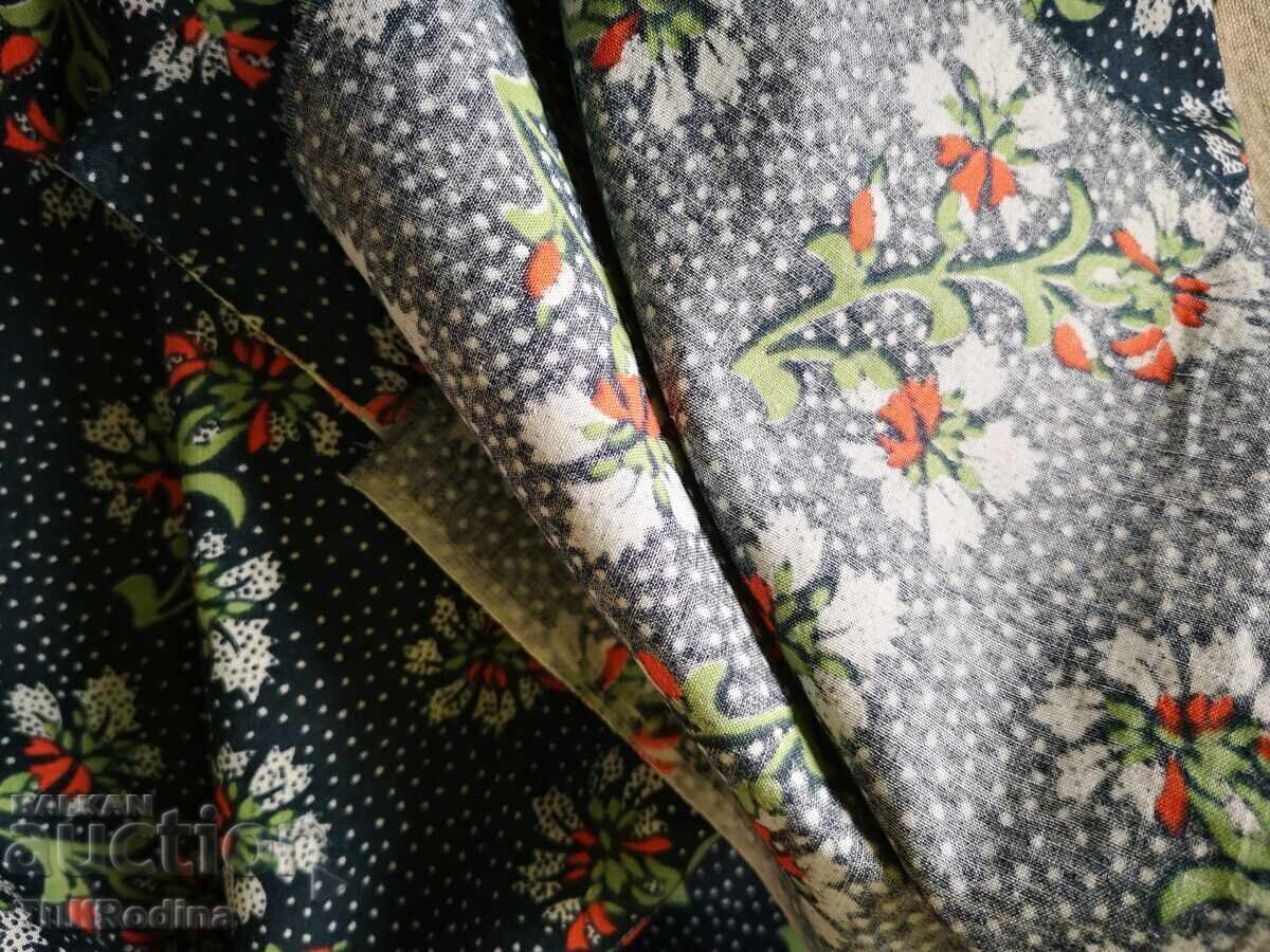 Licitație Bucată de pânză veche de bumbac, epoca socialistă, L/ 86cm, L/ 288cm Licitație Bucată de pânză veche de bumbac, epoca socialistă, L/ 86cm, L/ 288cm