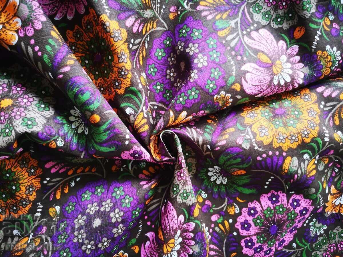 Bucată de pânză veche de bumbac, epoca socialistă, L/ 67cm, Lung/ 392cm cu preț 12.00 BGN | € 6.14 Bucată de pânză veche de bumbac, epoca socialistă, L/ 67cm, Lung/ 392cm cu preț 12.00 BGN | € 6.14