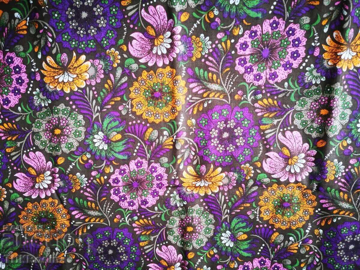 Bucată de pânză veche de bumbac, epoca socialistă, L/ 67cm, Lung/ 392cm Bucată de pânză veche de bumbac, epoca socialistă, L/ 67cm, Lung/ 392cm