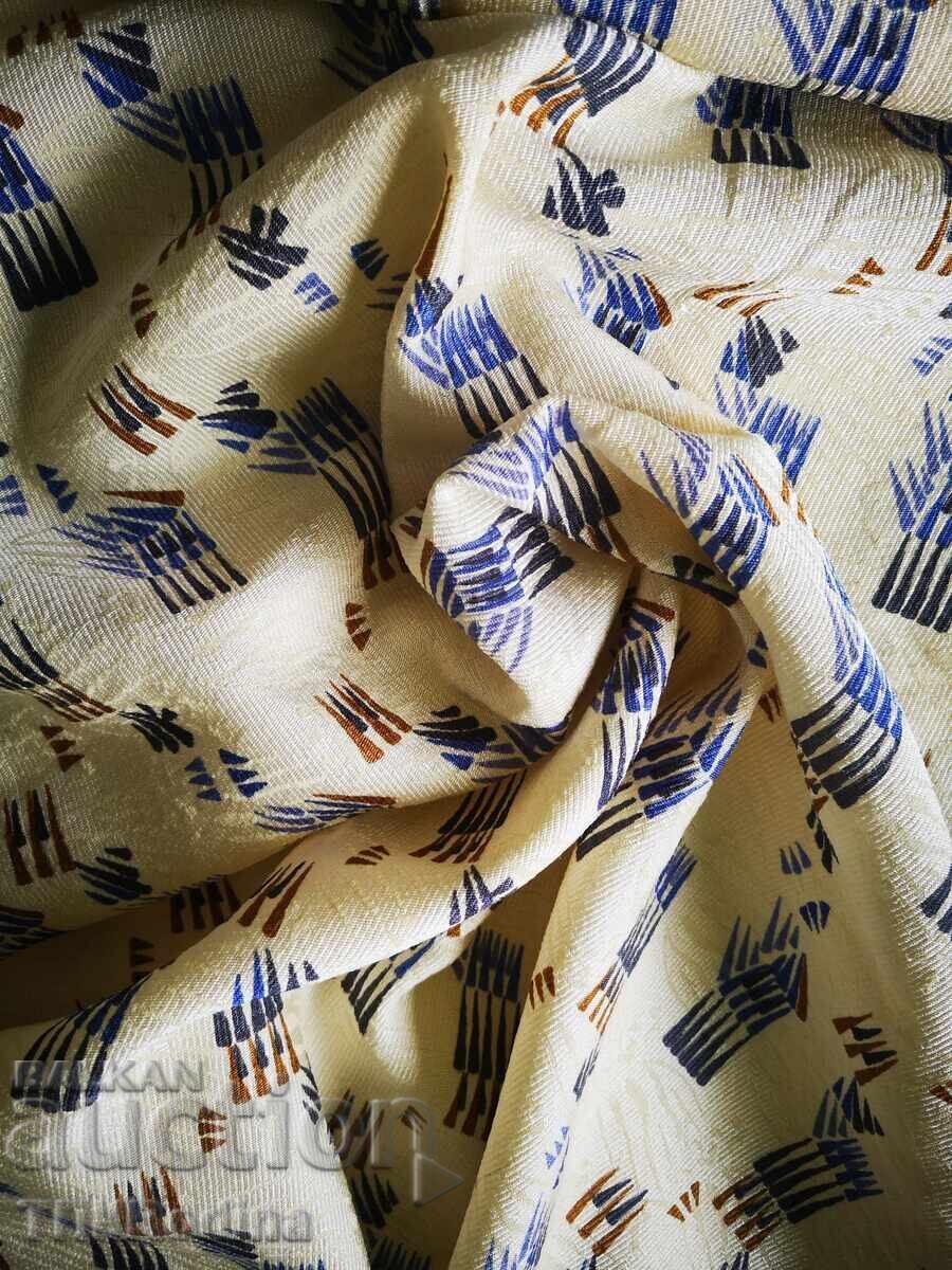 Bucată de pânză veche, epoca socialistă, L/ 86cm Î/ 184cm cu preț 5.00 BGN | € 2.56 Bucată de pânză veche, epoca socialistă, L/ 86cm Î/ 184cm cu preț 5.00 BGN | € 2.56