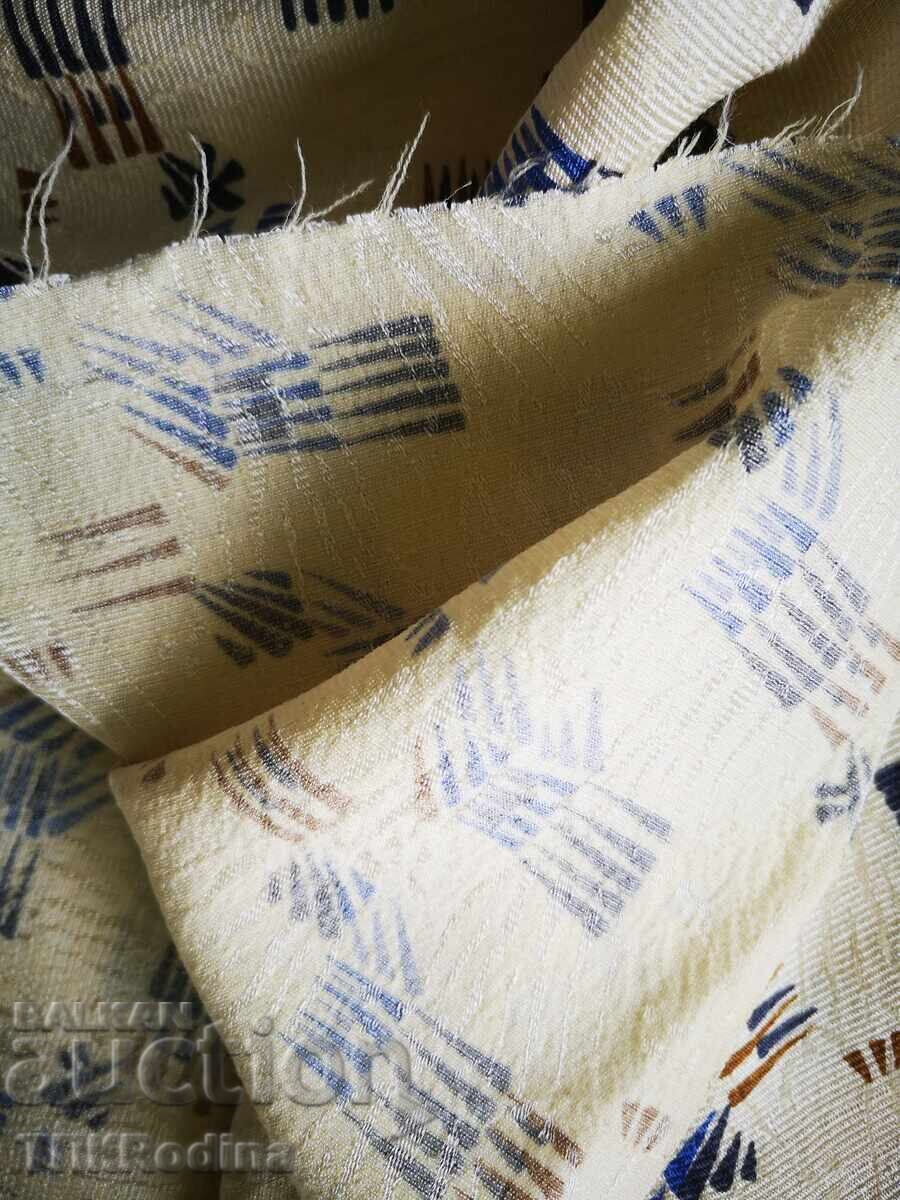 Licitație Bucată de pânză veche, epoca socialistă, L/ 86cm Î/ 184cm Licitație Bucată de pânză veche, epoca socialistă, L/ 86cm Î/ 184cm