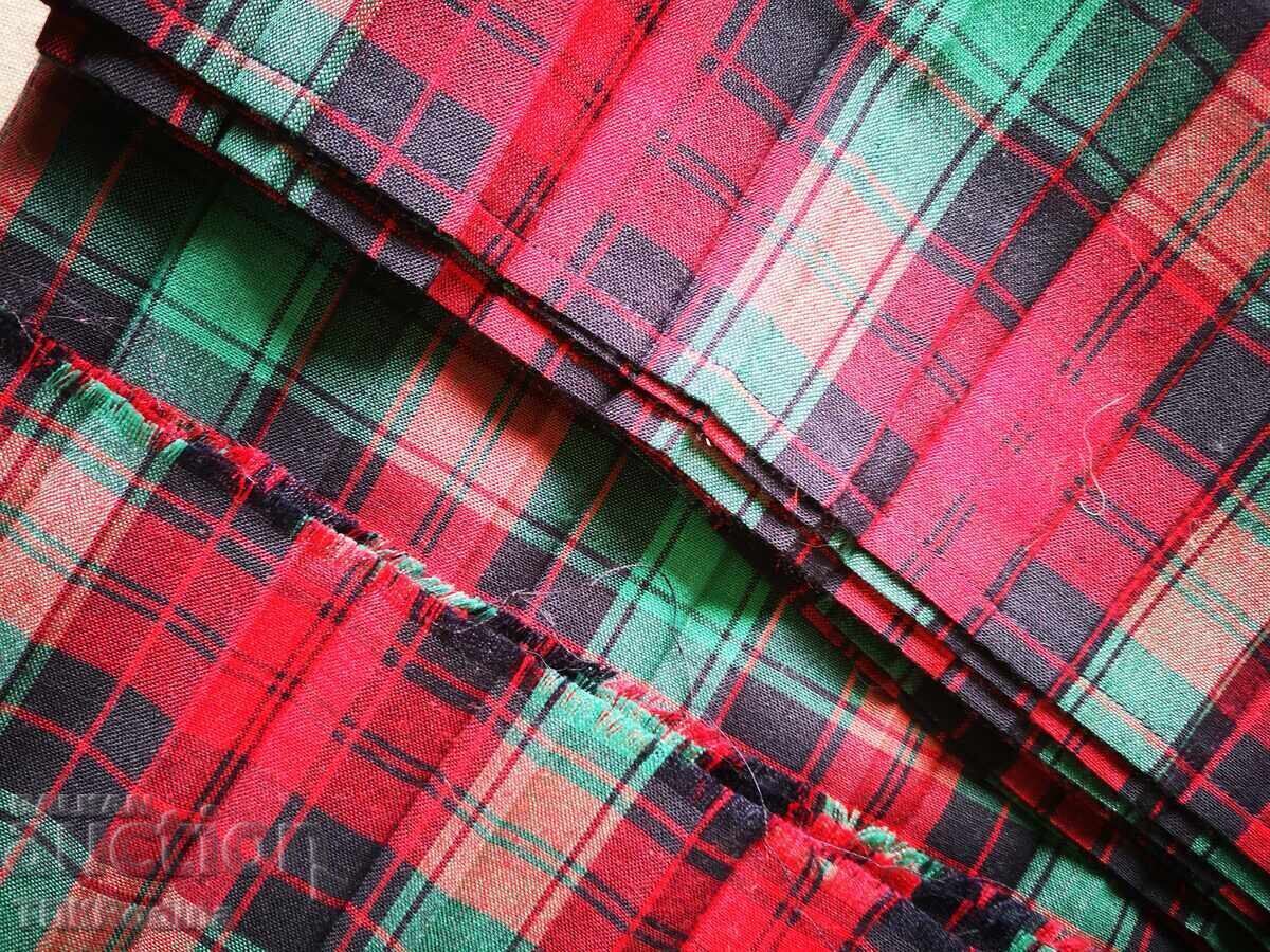 Парче памучен стар плат на плисета, соц епоха с цена 10.00 лв. | € 5.11