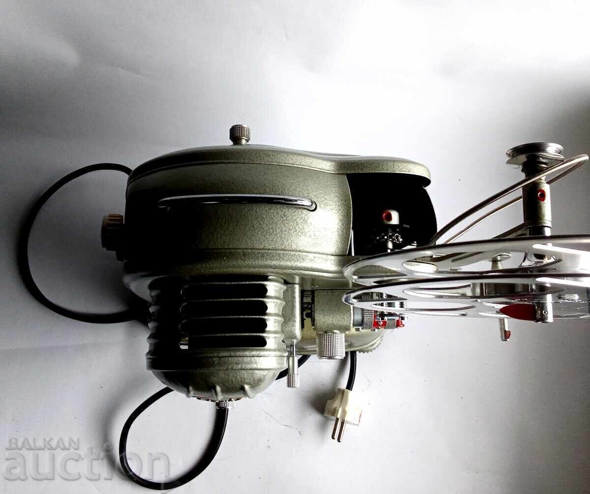 Noris 8 Synchroner - retro 8mm film projector from 1950 - 5