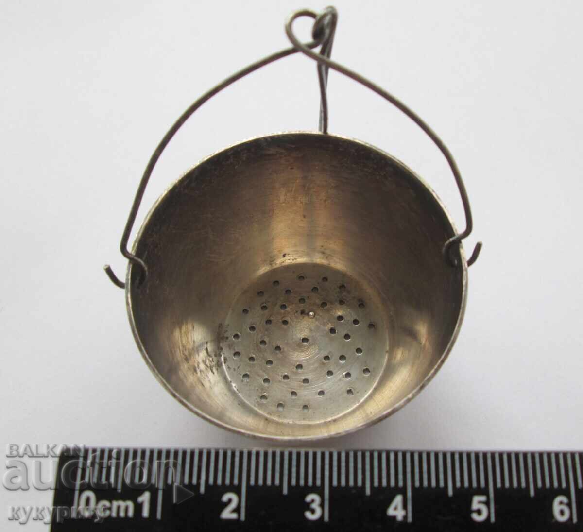 Δημοπρασία Παλιό φλιτζάνι τσαγιού με σουρωτήρι, με διακοσμητικά και σφραγίδα