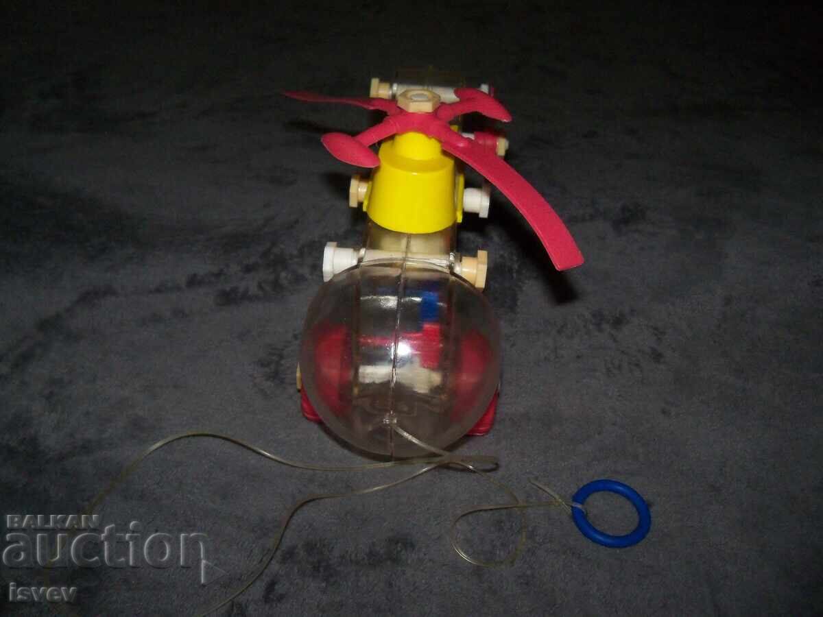 Δημοπρασία Παλιό σοσιαλιστικό παιχνίδι διαφανές ελικόπτερο, βερτοπλάνο Δημοπρασία Παλιό σοσιαλιστικό παιχνίδι διαφανές ελικόπτερο, βερτοπλάνο