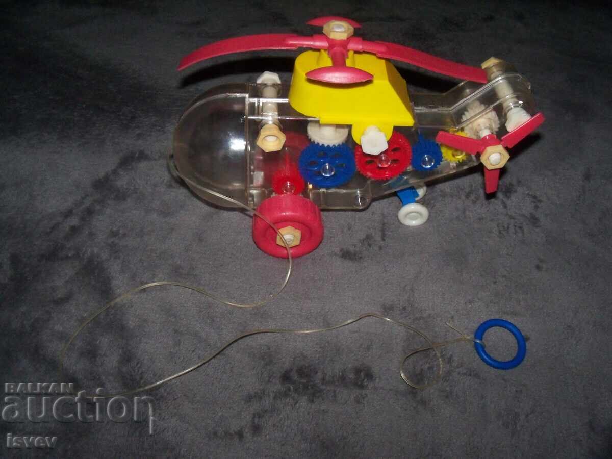 Παλιό σοσιαλιστικό παιχνίδι διαφανές ελικόπτερο, βερτοπλάνο Παλιό σοσιαλιστικό παιχνίδι διαφανές ελικόπτερο, βερτοπλάνο