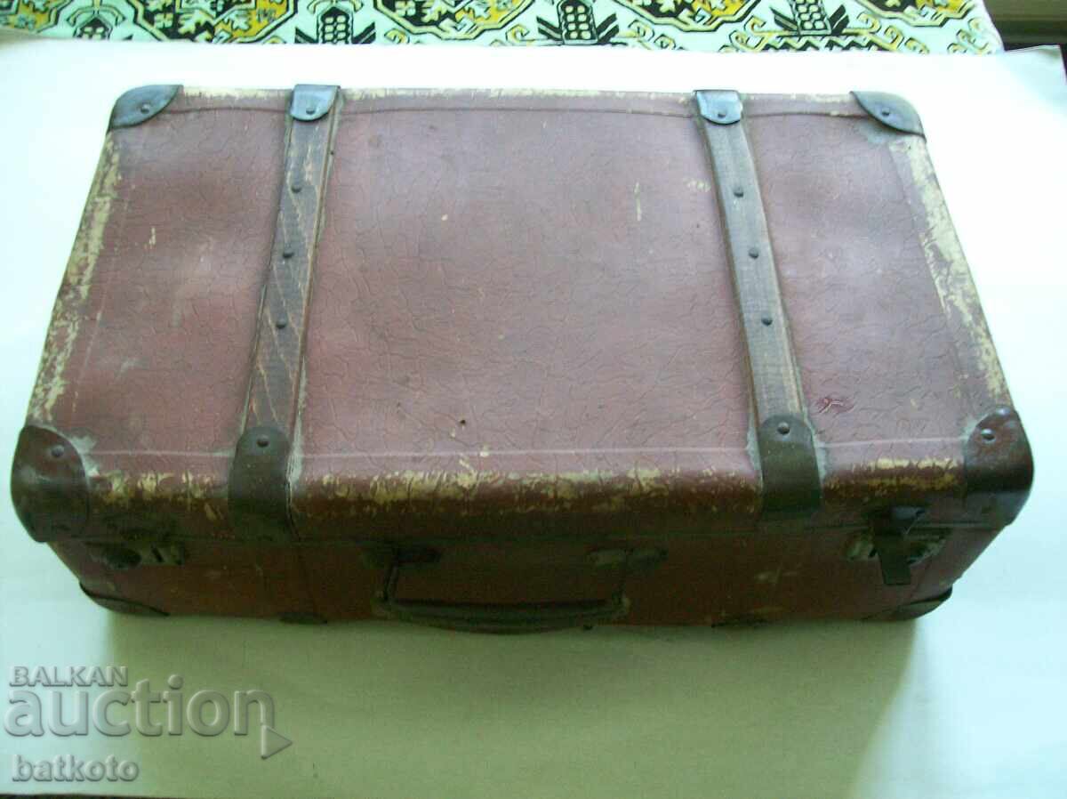 Valiză veche de carton 55/36/28 cm Valiză veche de carton 55/36/28 cm