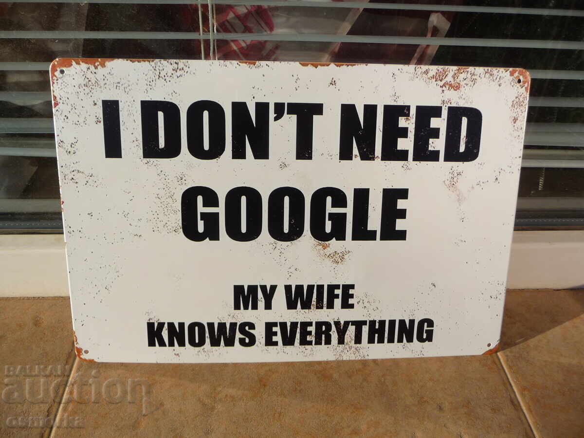 Placă metalică cu inscripția Nu am nevoie de Google, soția mea știe