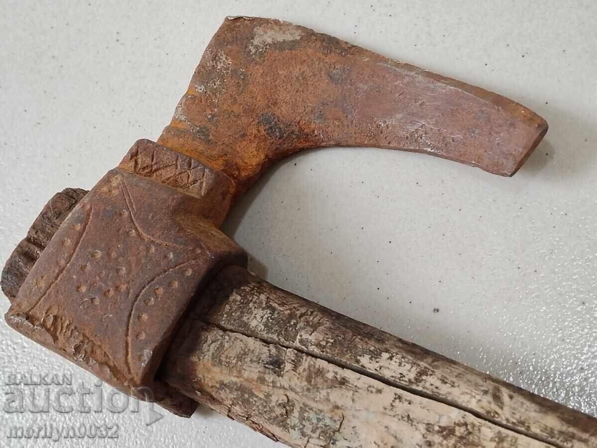 Livrarea Topor vechi, curb, cu gravuri, unealtă din fier forjat