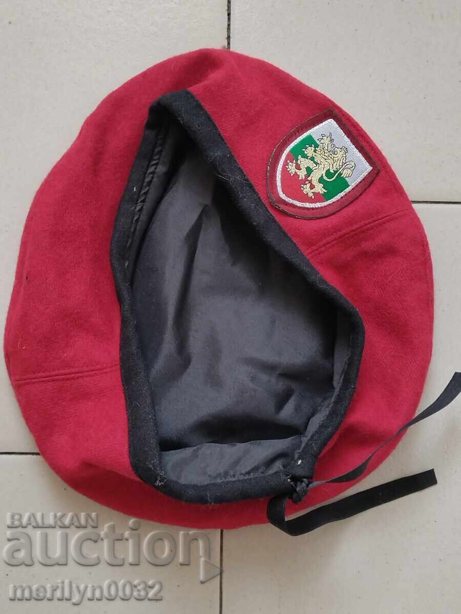 Аукцион Армейска барета, униформа, барета с герб Аукцион Армейска барета, униформа, барета с герб