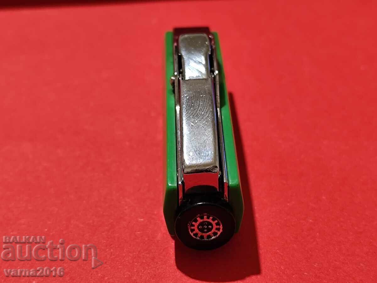 Livrarea Brichetă Vintage de la Royal Cart METALICĂ