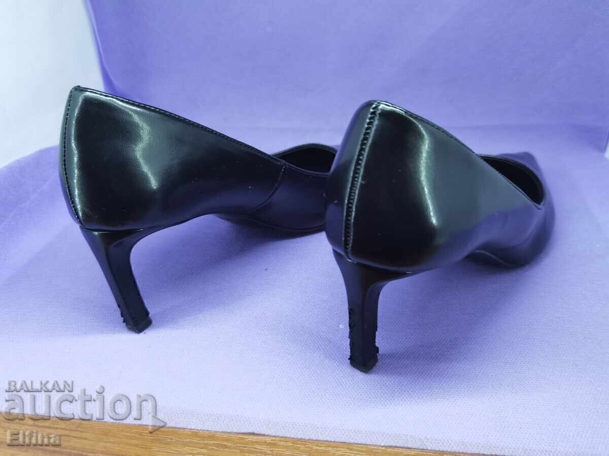 Licitație Pantofi de damă cu toc din piele naturală de la H&M Licitație Pantofi de damă cu toc din piele naturală de la H&M
