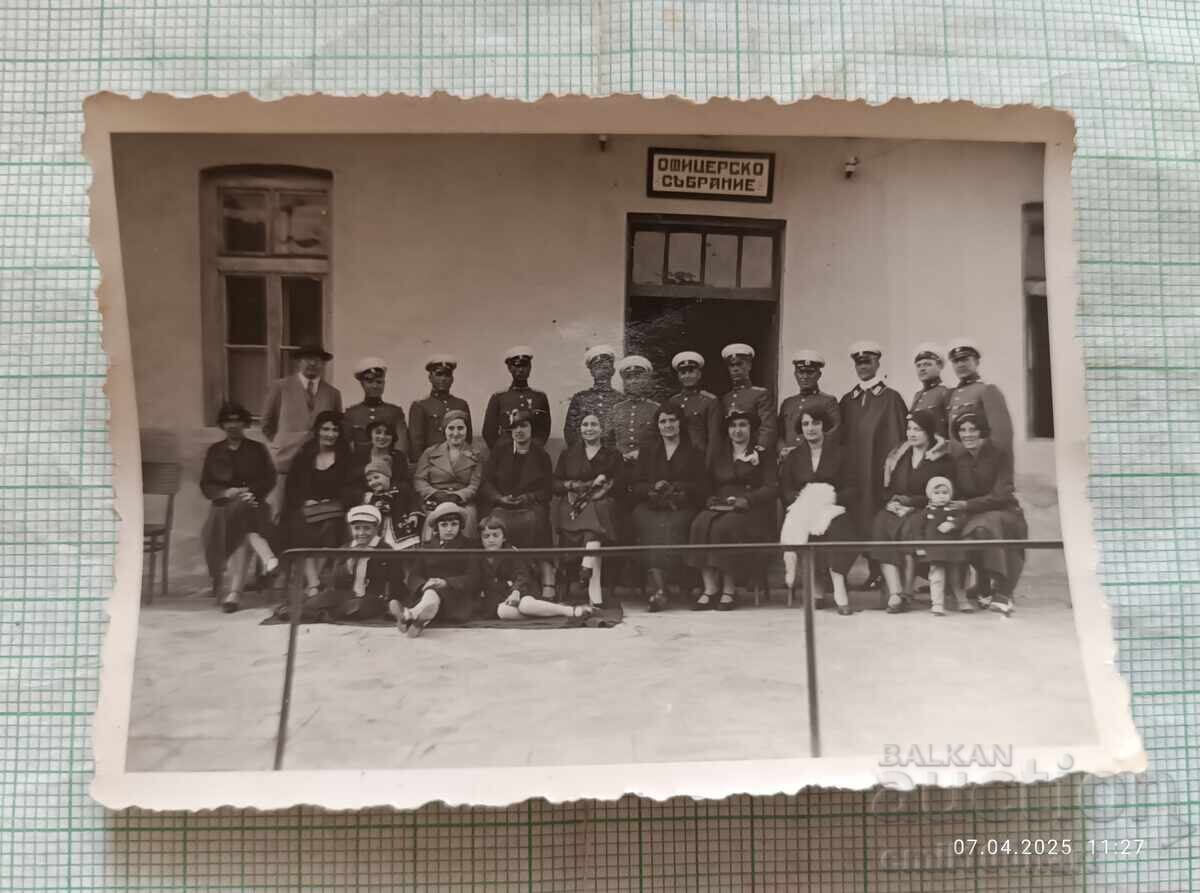 Mica fotografie Ofițer regal și soldați Mica fotografie Ofițer regal și soldați