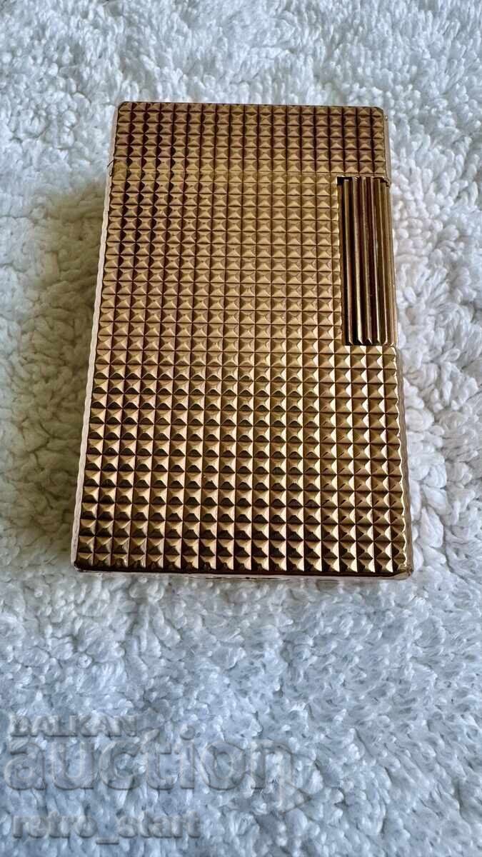 Brichetă Dupond placată cu aur de 20 microni, funcționează! cu preț 200.00 BGN | € 102.26 Brichetă Dupond placată cu aur de 20 microni, funcționează! cu preț 200.00 BGN | € 102.26