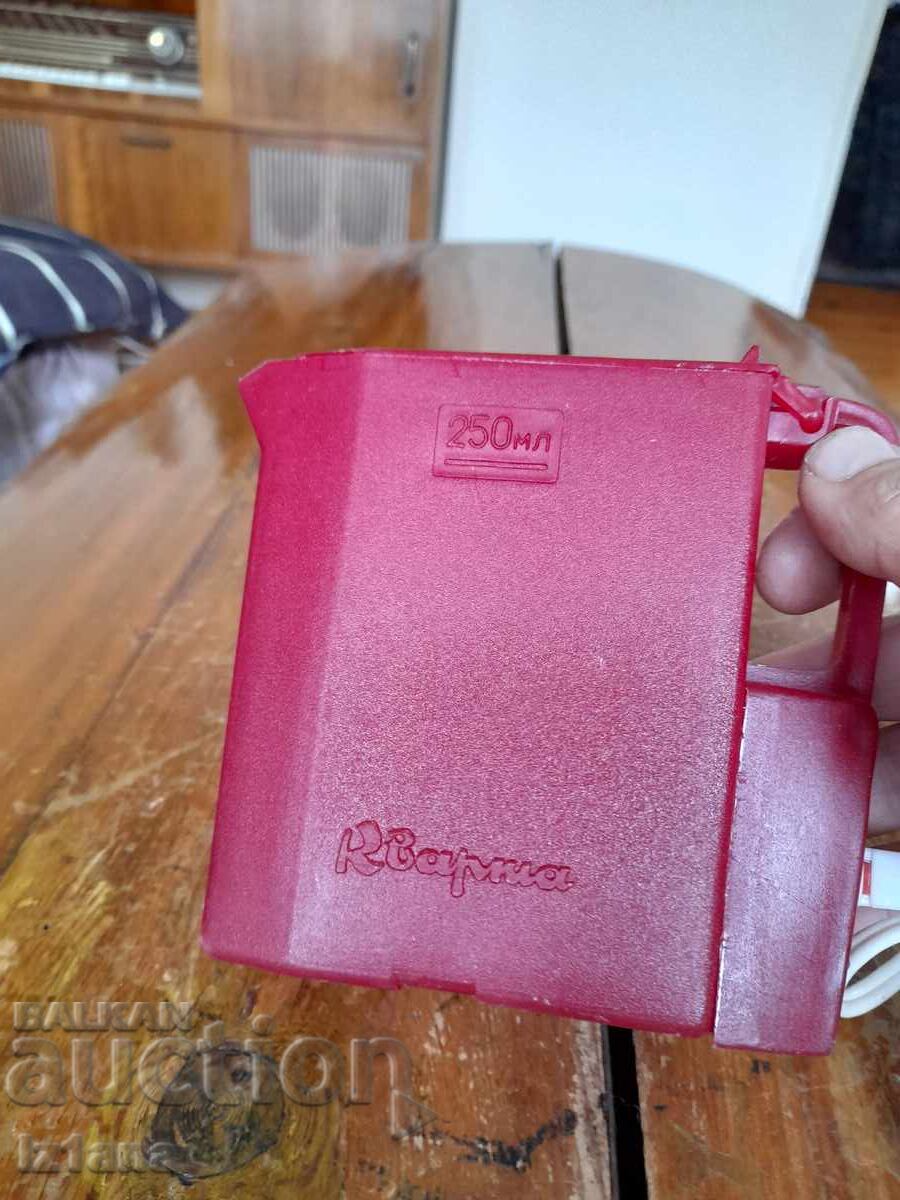 Old electric kettle Quarter with price 32.00 BGN | € 16.36