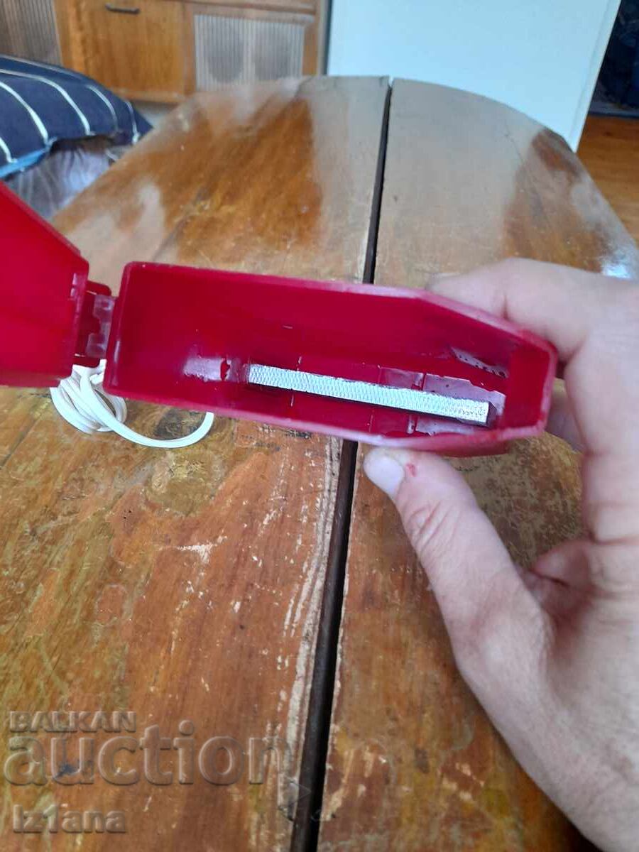 Old electric kettle Quarter - 6