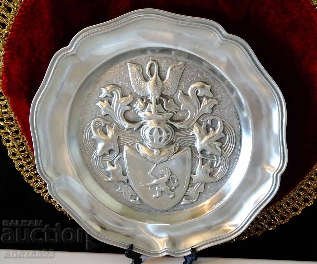 Рицарско пано от калай за семейство,дом,калаена сватба. с цена 39.00 лв. | € 19.94 Рицарско пано от калай за семейство,дом,калаена сватба. с цена 39.00 лв. | € 19.94