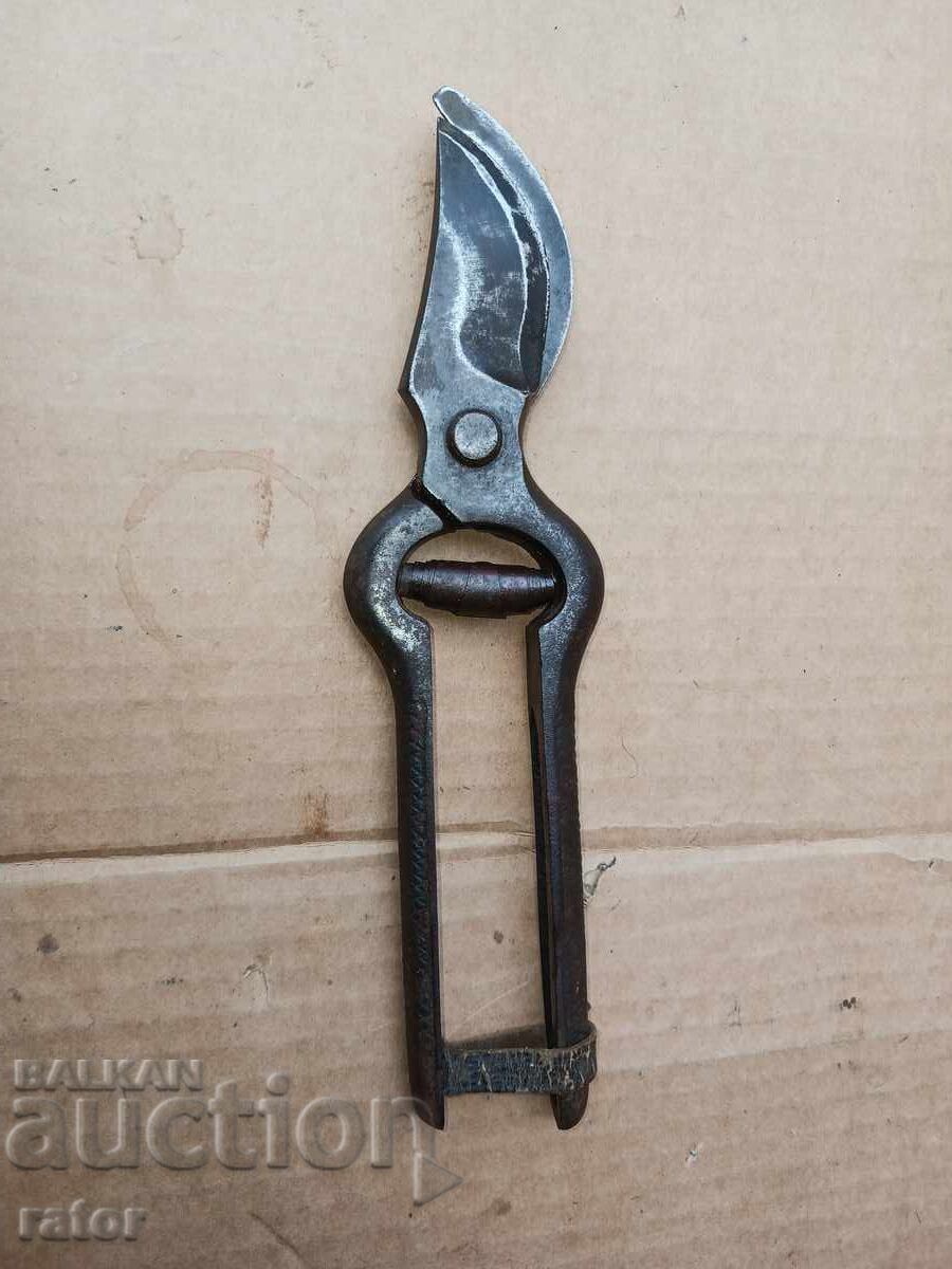 Auction Old vineyard scissors Veliko Tarnovo, SICKLE AND HAMMER Auction Old vineyard scissors Veliko Tarnovo, SICKLE AND HAMMER