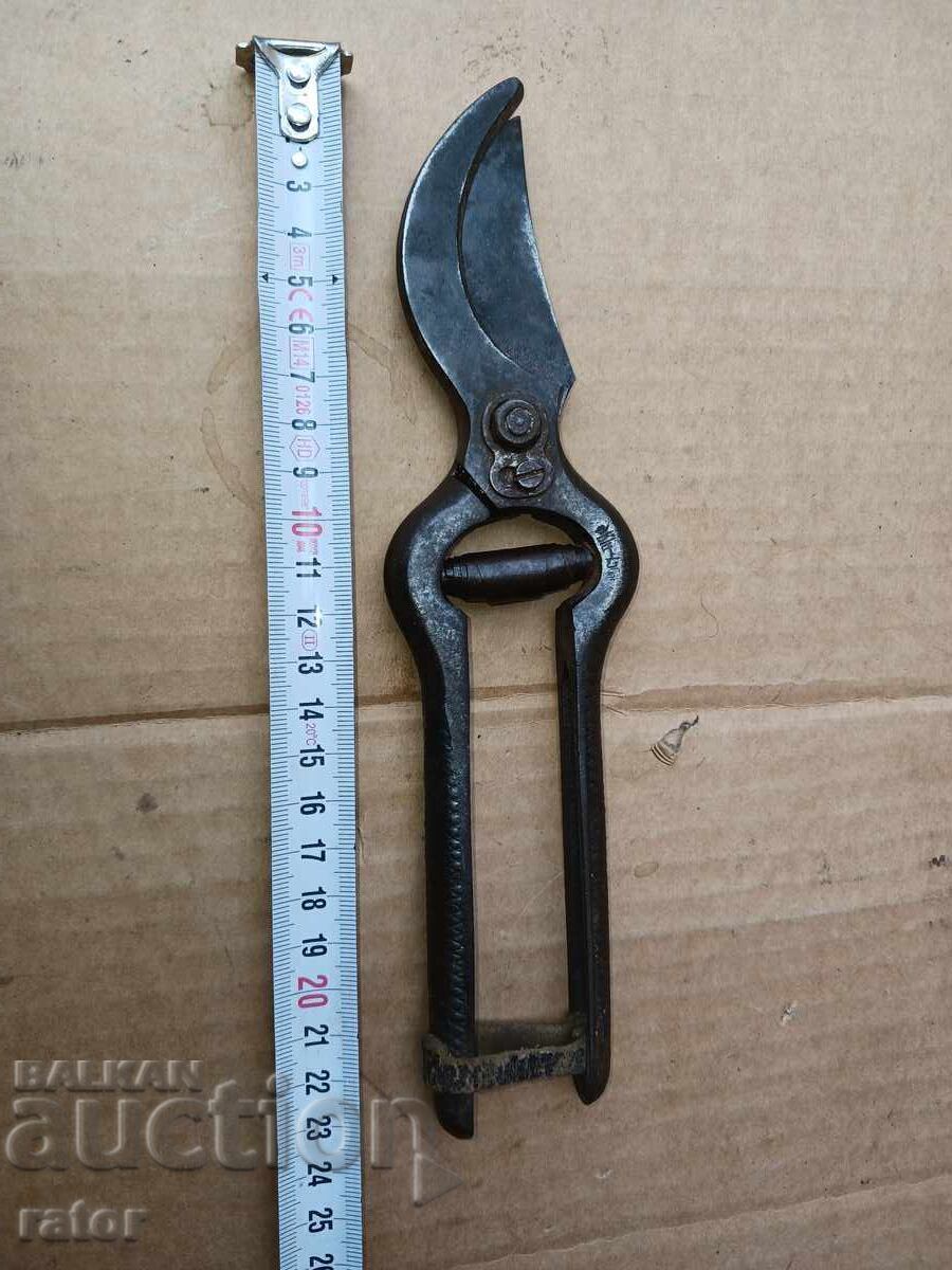 Delivery of Old vineyard scissors Veliko Tarnovo, SICKLE AND HAMMER Delivery of Old vineyard scissors Veliko Tarnovo, SICKLE AND HAMMER