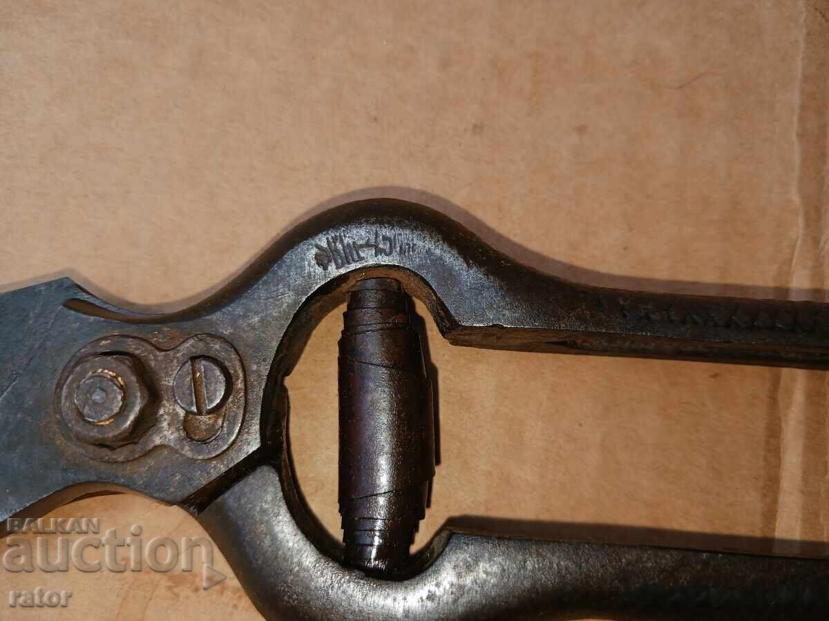 Old vineyard scissors Veliko Tarnovo, SICKLE AND HAMMER - 6 Old vineyard scissors Veliko Tarnovo, SICKLE AND HAMMER - 6