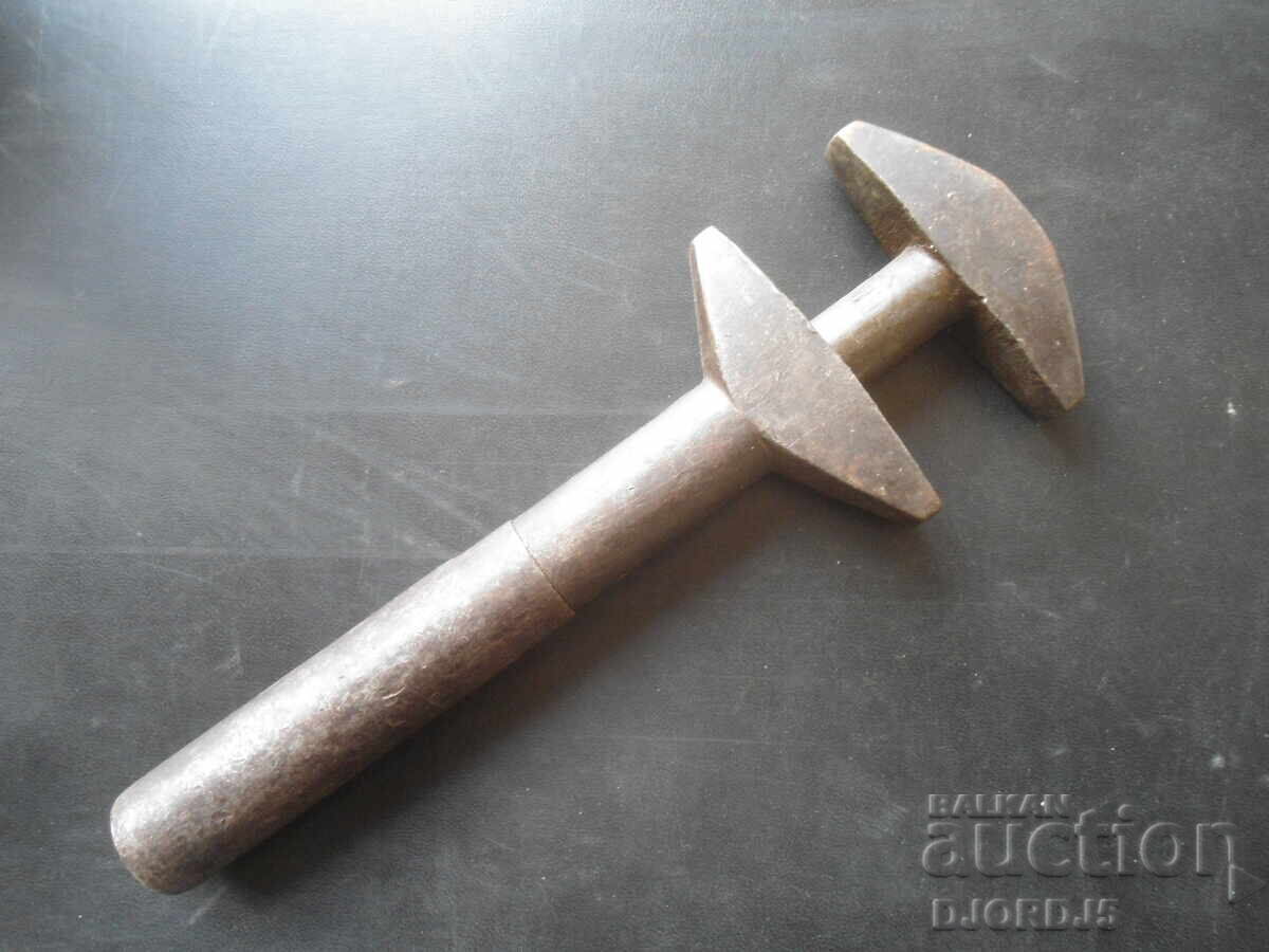 Стар раздвижен ключ с цена 15.00 лв. | € 7.67 Стар раздвижен ключ с цена 15.00 лв. | € 7.67