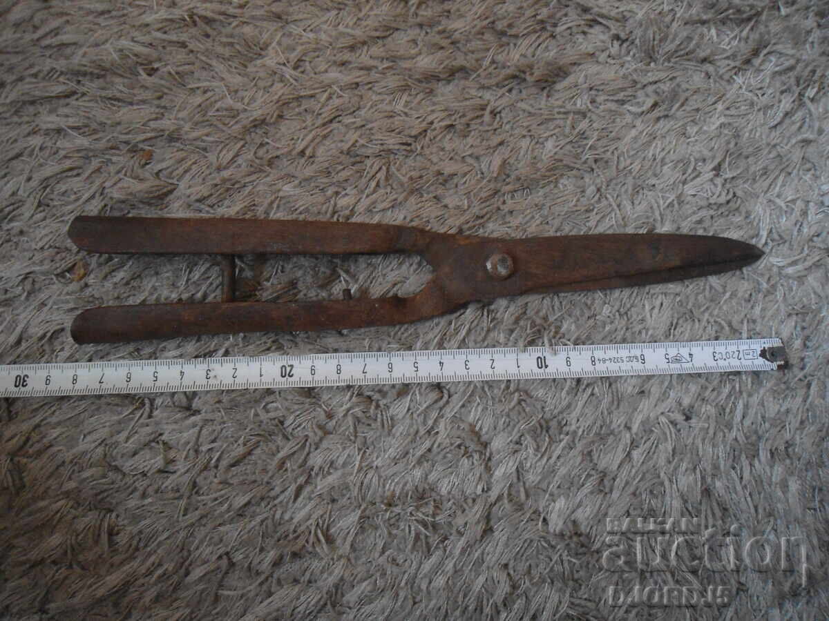 Παράδοση Παλιό σφυρήλατο ψαλίδι