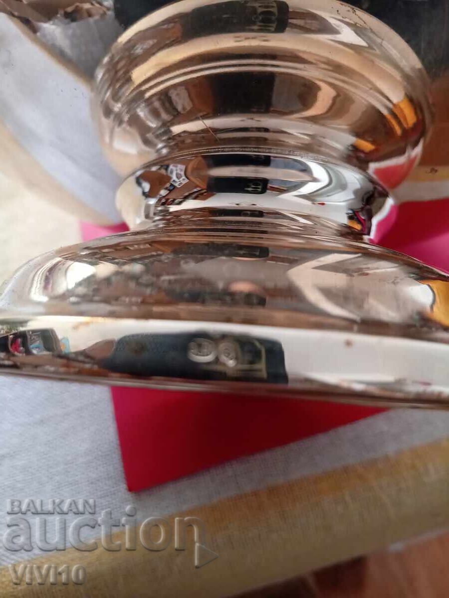 Παράδοση Αρχαία κούπα με γυαλί, με σήμανση