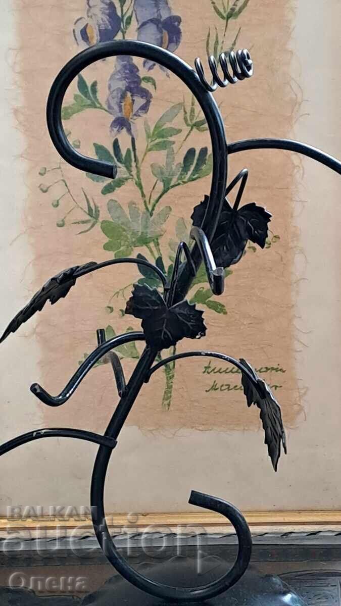 Δημοπρασία Ρετρό σταντ από σφυρήλατο σίδερο Δημοπρασία Ρετρό σταντ από σφυρήλατο σίδερο