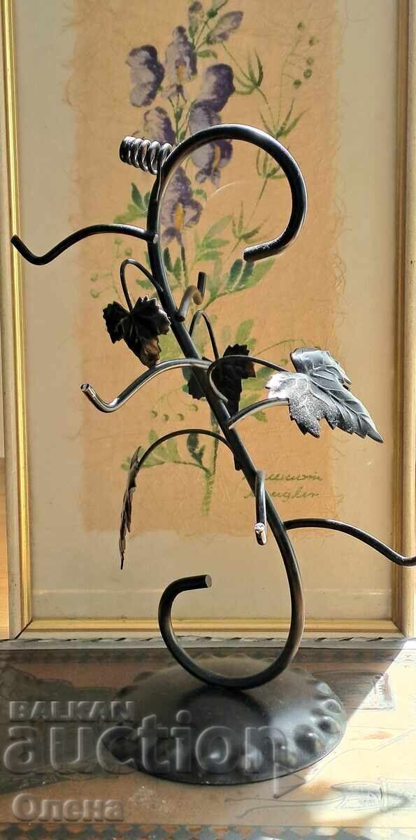 Ρετρό σταντ από σφυρήλατο σίδερο Ρετρό σταντ από σφυρήλατο σίδερο