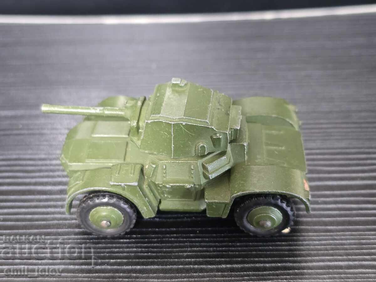 Dinky Toys Military No. 670 ARMOURED CAR - 5 Dinky Toys Military No. 670 ARMOURED CAR - 5