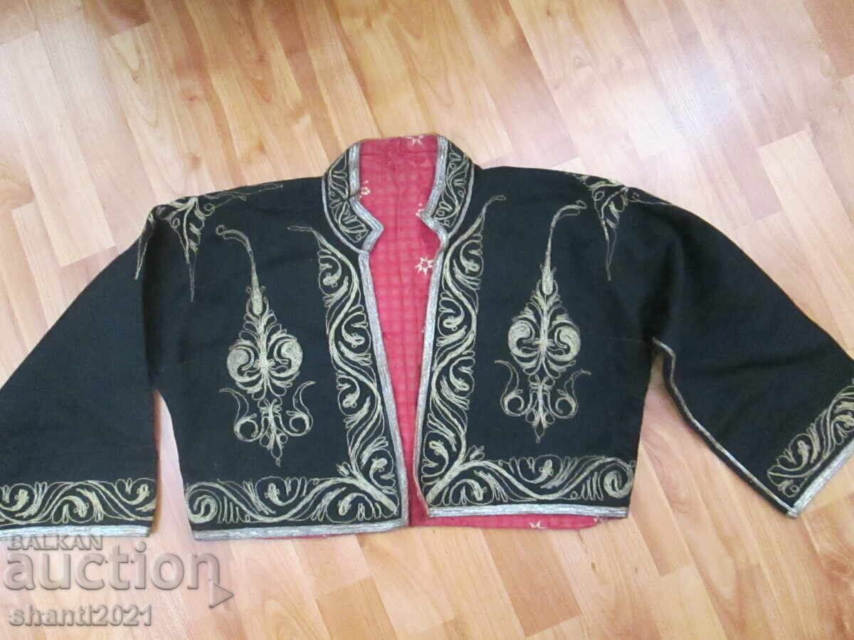 Vesta de costum din secolul al XIX-lea, cu fir auriu și argintiu