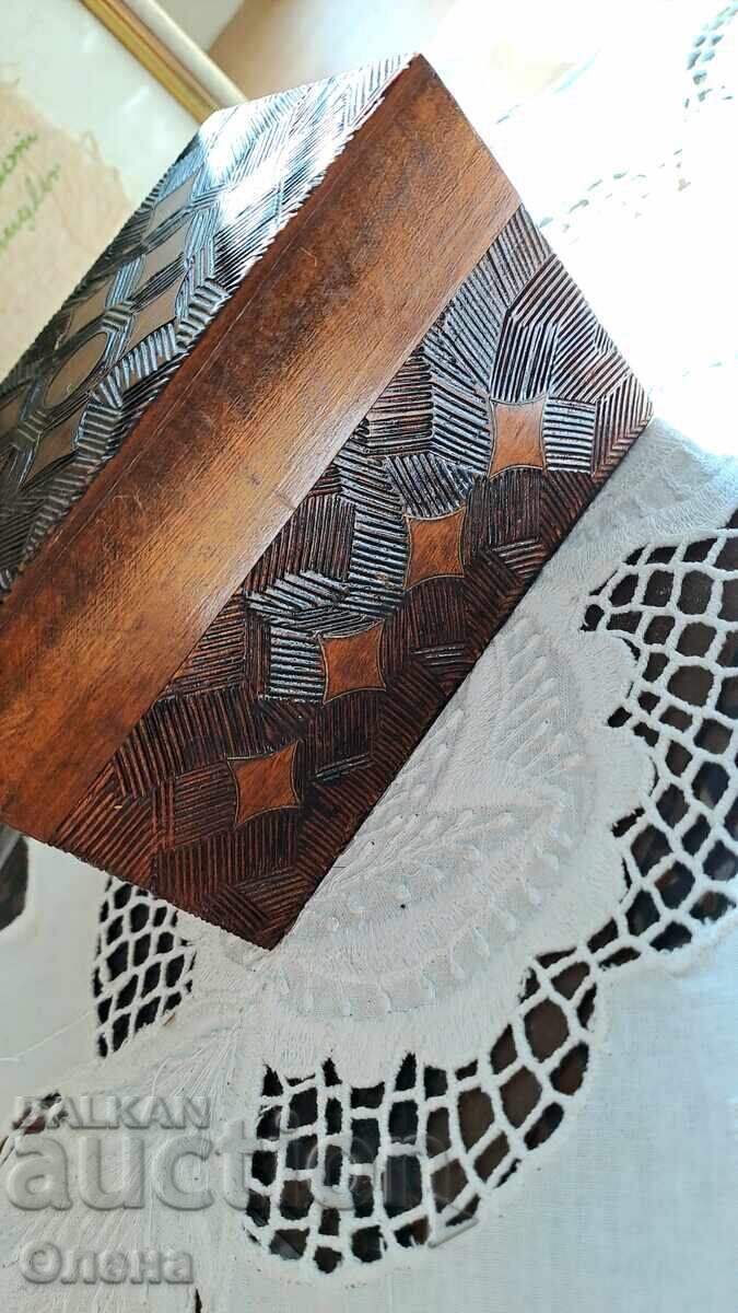 Ретро дървена кутия с дърворезба - 5 Ретро дървена кутия с дърворезба - 5