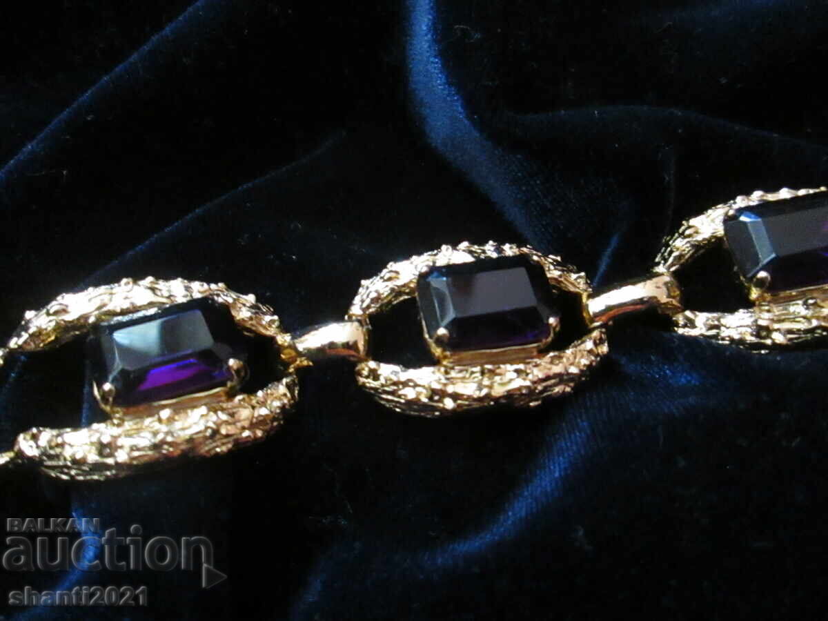 Νέο μενταγιόν με μωβ πέτρες, επιχρύσωση 24Κ με τιμή 59.00 BGN | € 30.17