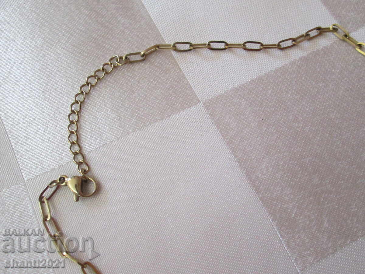 Auction  Women's necklace with large rose quartz