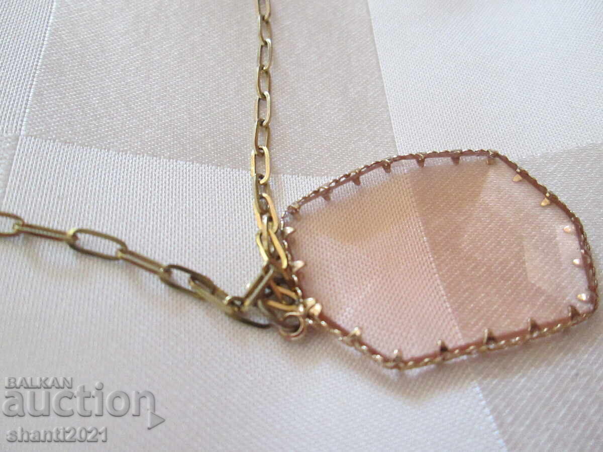 Delivery of Women's necklace with large rose quartz