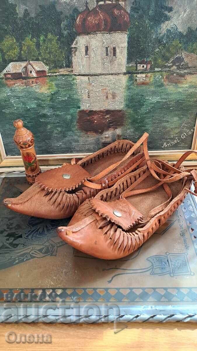 Δημοπρασία Vintage διακοσμητικά τσαρούχια από φυσικό δέρμα