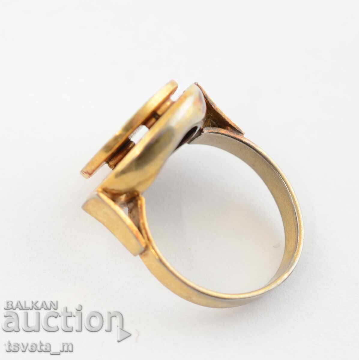 Παράδοση Ενα δαχτυλίδι Παράδοση Ενα δαχτυλίδι