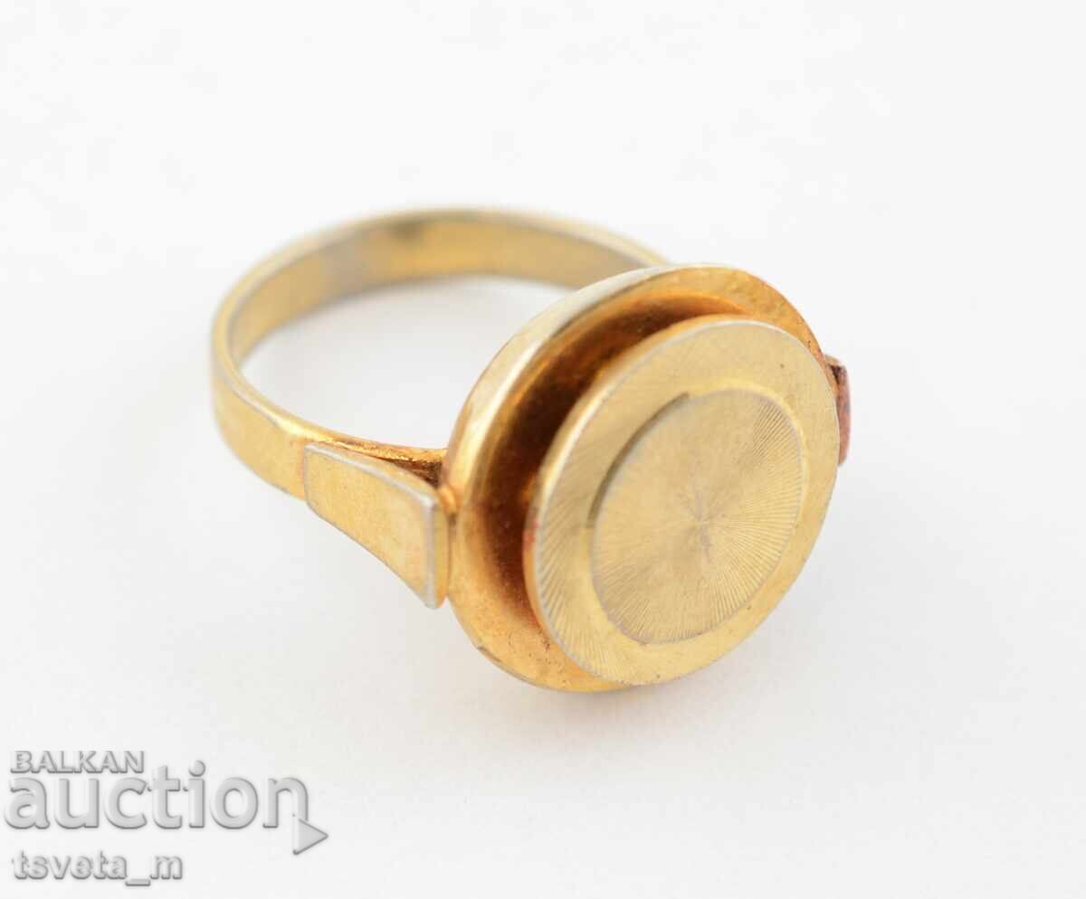 Ενα δαχτυλίδι Ενα δαχτυλίδι