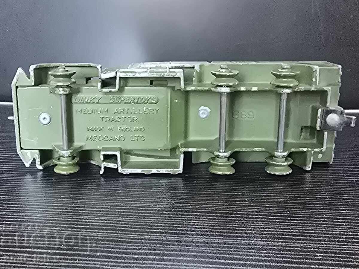 Dinky Toys Military No. 689 Medium Artillery Tractor - 6