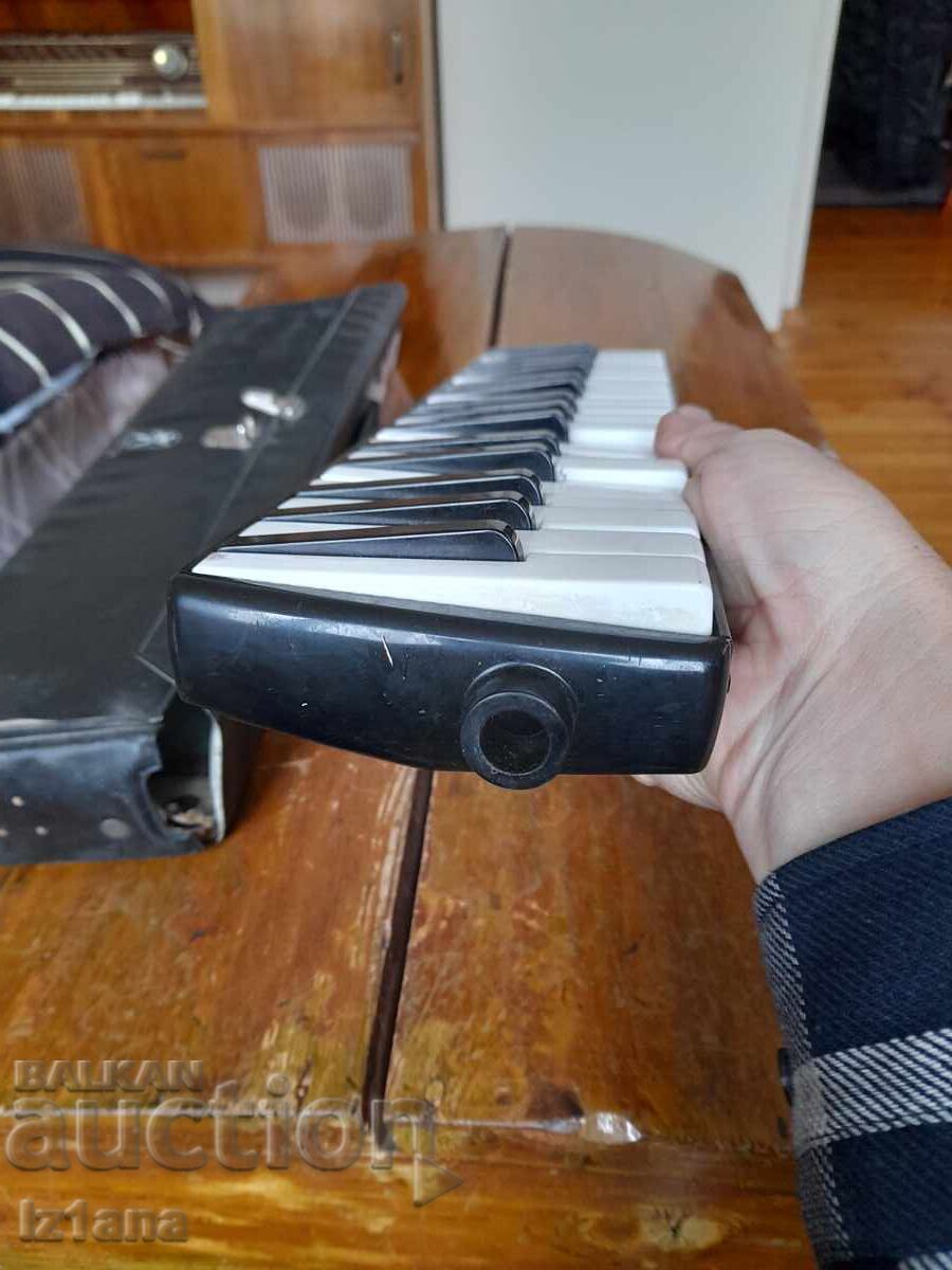 Auction  Hohner melodica piano 36