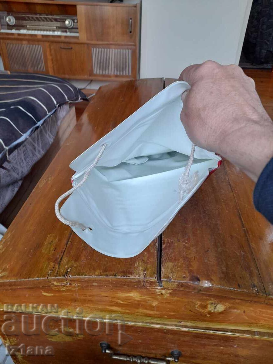 Delivery of Old Marlboro bag