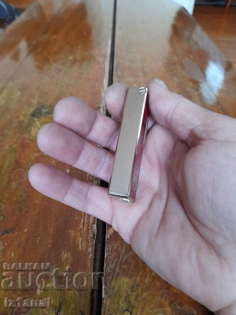 Δημοπρασία Παλιό αναπτήρας με ρολόι Piratron Δημοπρασία Παλιό αναπτήρας με ρολόι Piratron