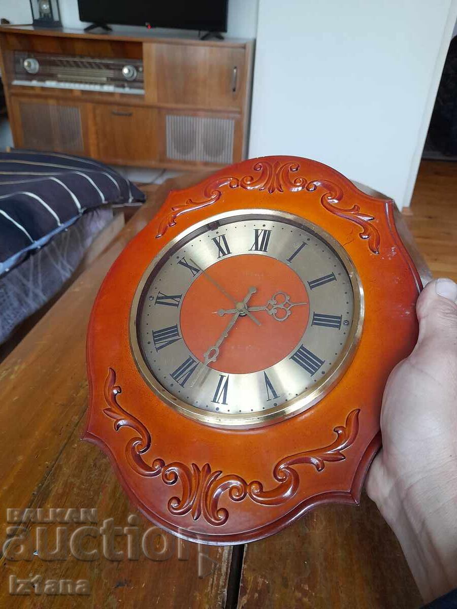 Old Vesna wall clock with price 37.00 BGN | € 18.92 Old Vesna wall clock with price 37.00 BGN | € 18.92