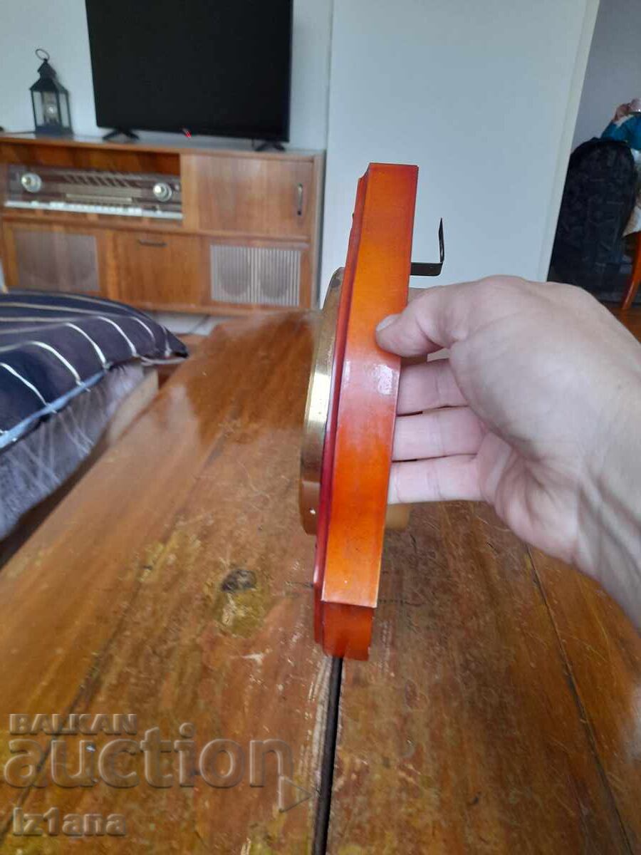 Delivery of Old Vesna wall clock Delivery of Old Vesna wall clock