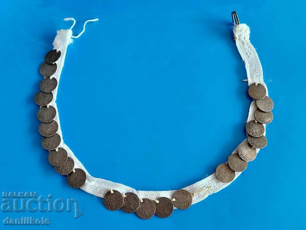 Livrarea *$*Y*$* Șirag de pandantive bulgărești de la șef - EXCELENTE*$*Y*$*