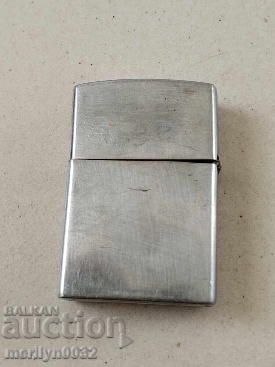 Бензинова запалка ZIPPO USA Работи с цена 40.00 лв. | € 20.45