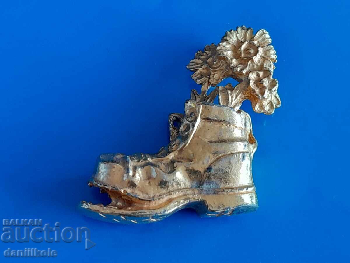 *$*Y*$* SMALL PLASTIC TORN SHOE WITH FLOWERS BRONZE *$*Y*$* with price 15.45 BGN | € 7.90