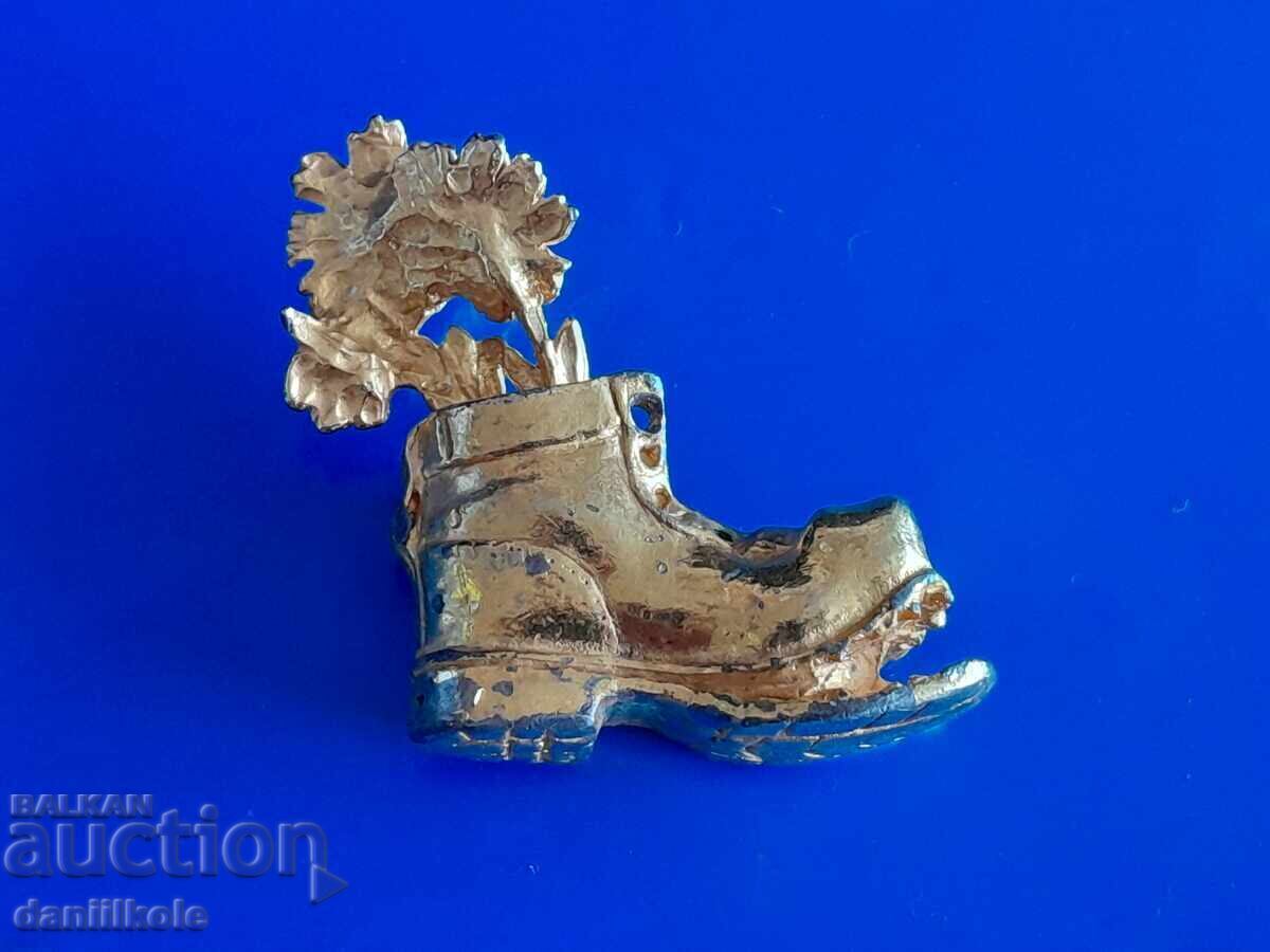 Delivery of *$*Y*$* SMALL PLASTIC TORN SHOE WITH FLOWERS BRONZE *$*Y*$*