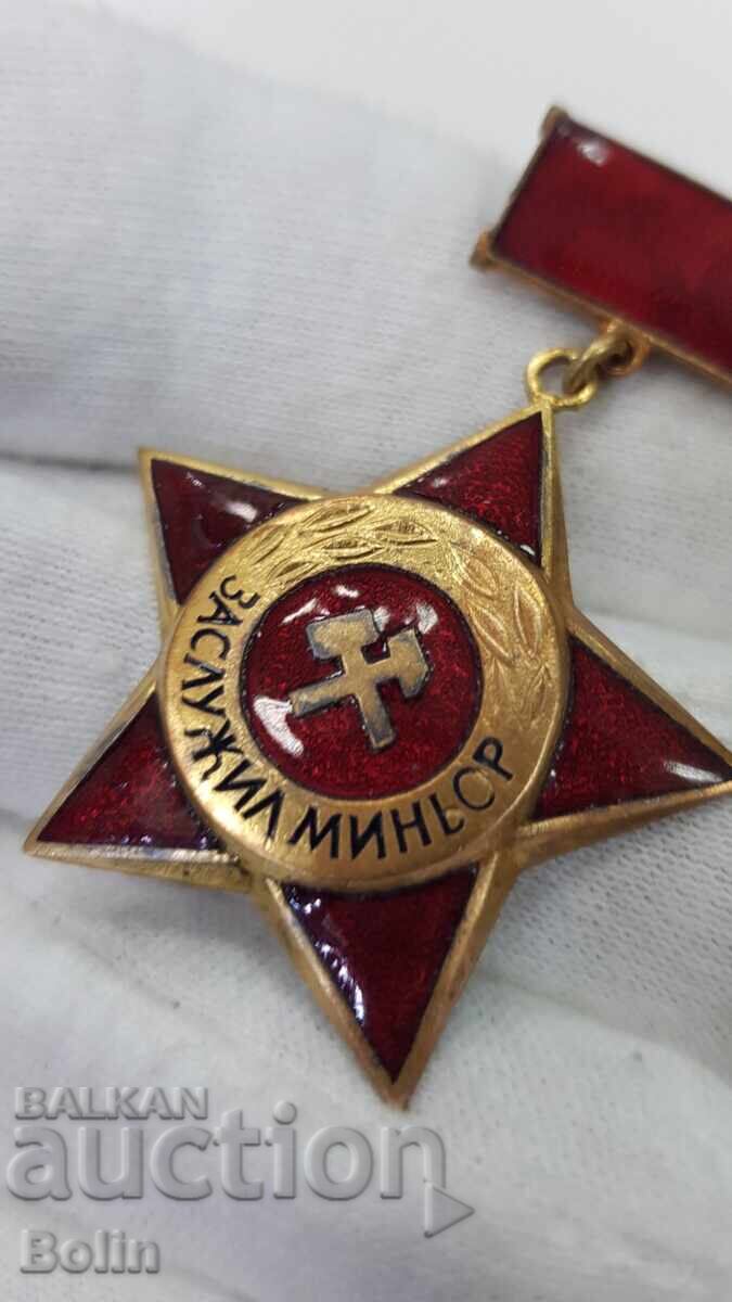 Foarte rară insignă comunistă, ecuson Miner Merituos 1960-1970 cu preț 220.00 BGN | € 112.48